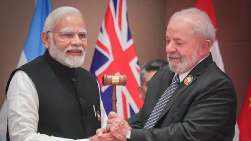 Prime Minister Narendra Modi praised Brazilian President Luiz Inacio da Silva while handing over the governance of the G20 after the concluding session of the G20 Summit 2023, at the Bharat Mandapam in modern Delhi on September 10, 2023. Photo courtesy: PTI