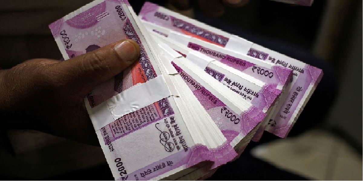 दो हजार के नोट के बदलने की तारीख बढ़ा दी गयी है जाने क्या है नई तारीख सरकार का बड़ा कदम