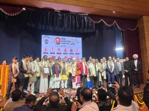 पूर्व पीएम की जयंती पर 35 को अटल गौरव और 11 को अटल अंतरराष्ट्रीय सम्मान Atal Foundation: पूर्व प्रधानमंत्री अटल बिहारी वाजपेयी की जयंती पर अटल फाउंडेशन की ओर से 35 लोगों को अटल गौरव और 11 को अटल अंतरराष्ट्रीय सम्मान से सम्मानित किया गया.