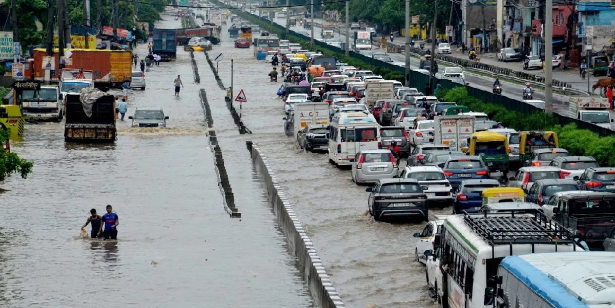 देशभर में मूसलाधार बारिश और बाढ़ की स्थिति: 11 अगस्त को कई राज्यों के लिए मौसम विभाग ने जारी किया ऑरेंज अलर्ट